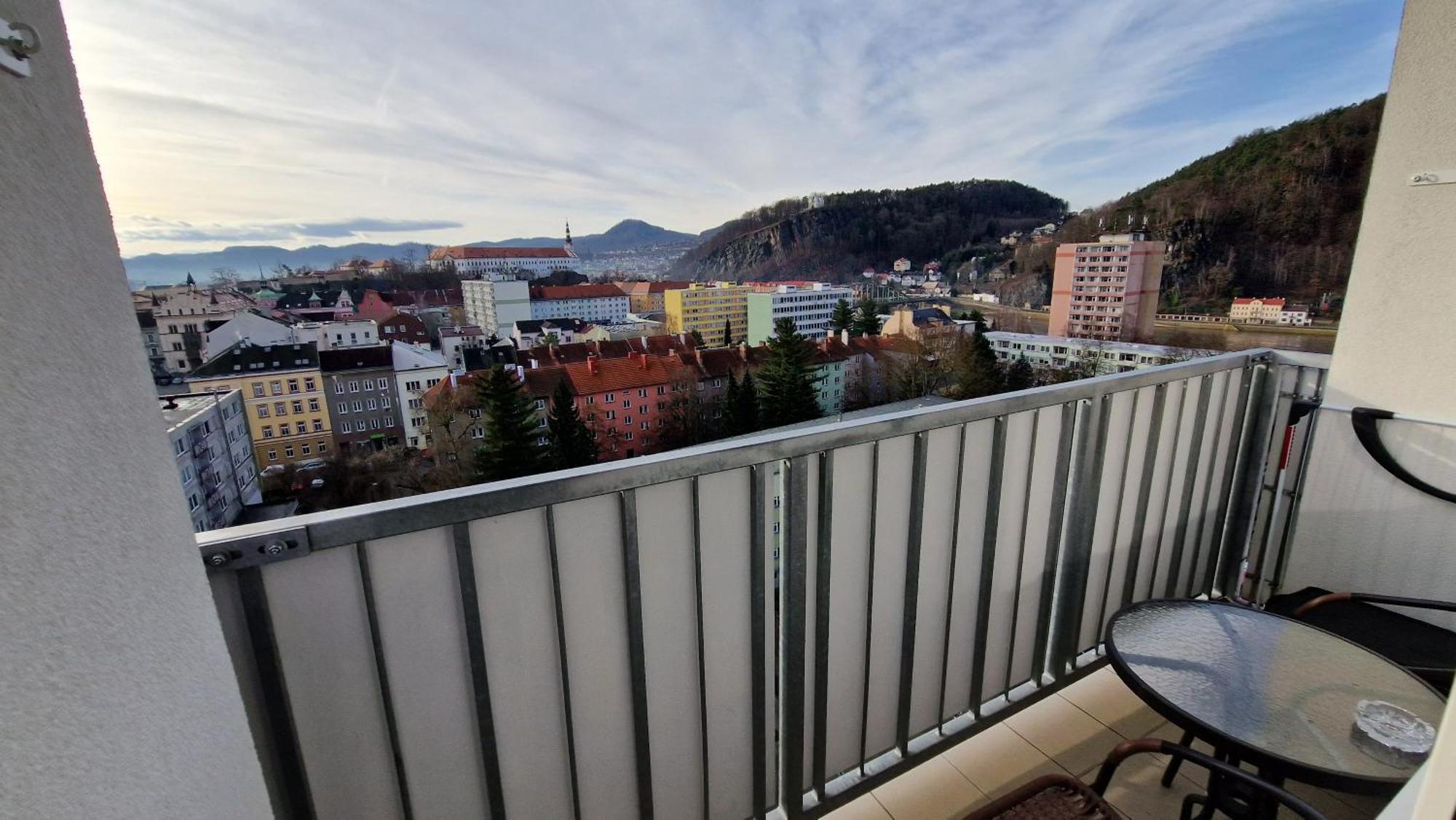 Byt S Jedinecnym Vyhledem Decin Exteriör bild