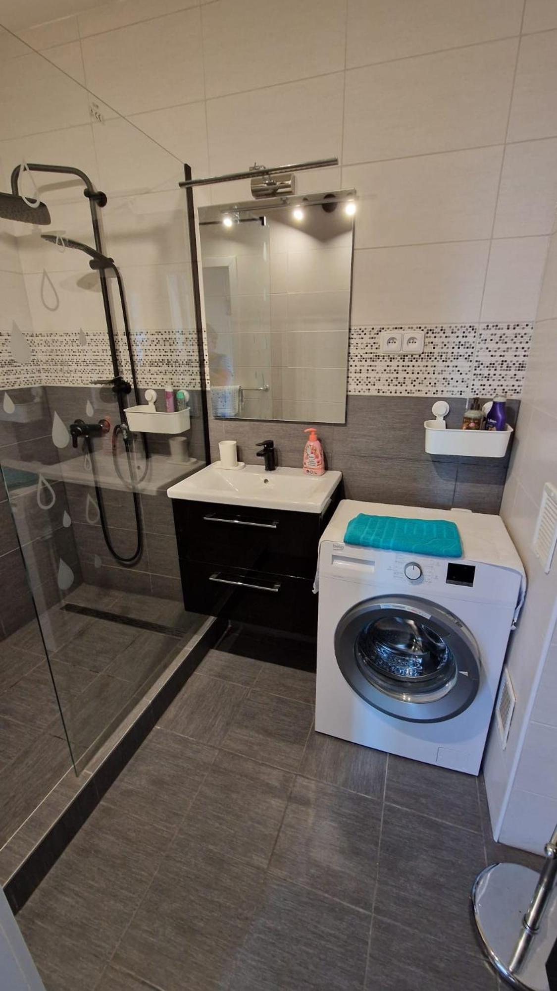 Byt S Jedinecnym Vyhledem Decin Exteriör bild
